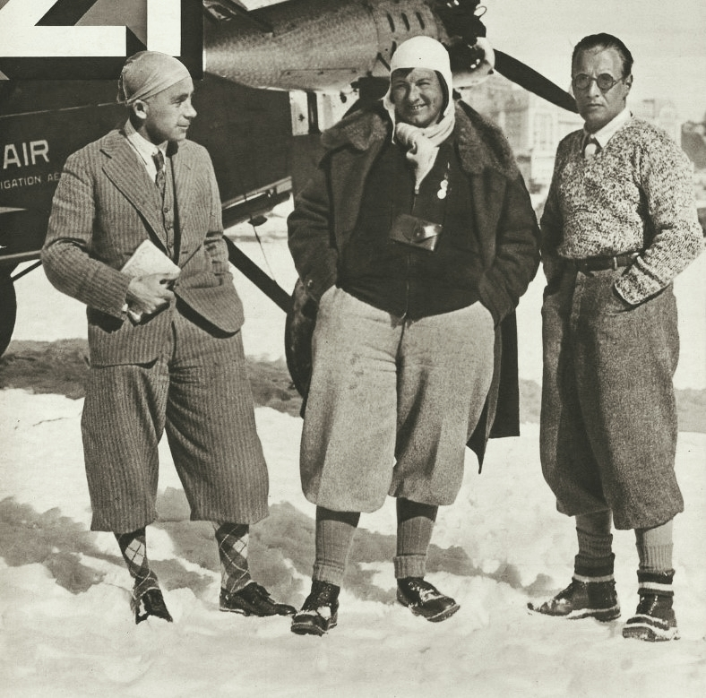 Mittelholzer con Anthony Fokker (centro) y otra persona en St. Moritz. Detrás, un Fokker con matrícula 