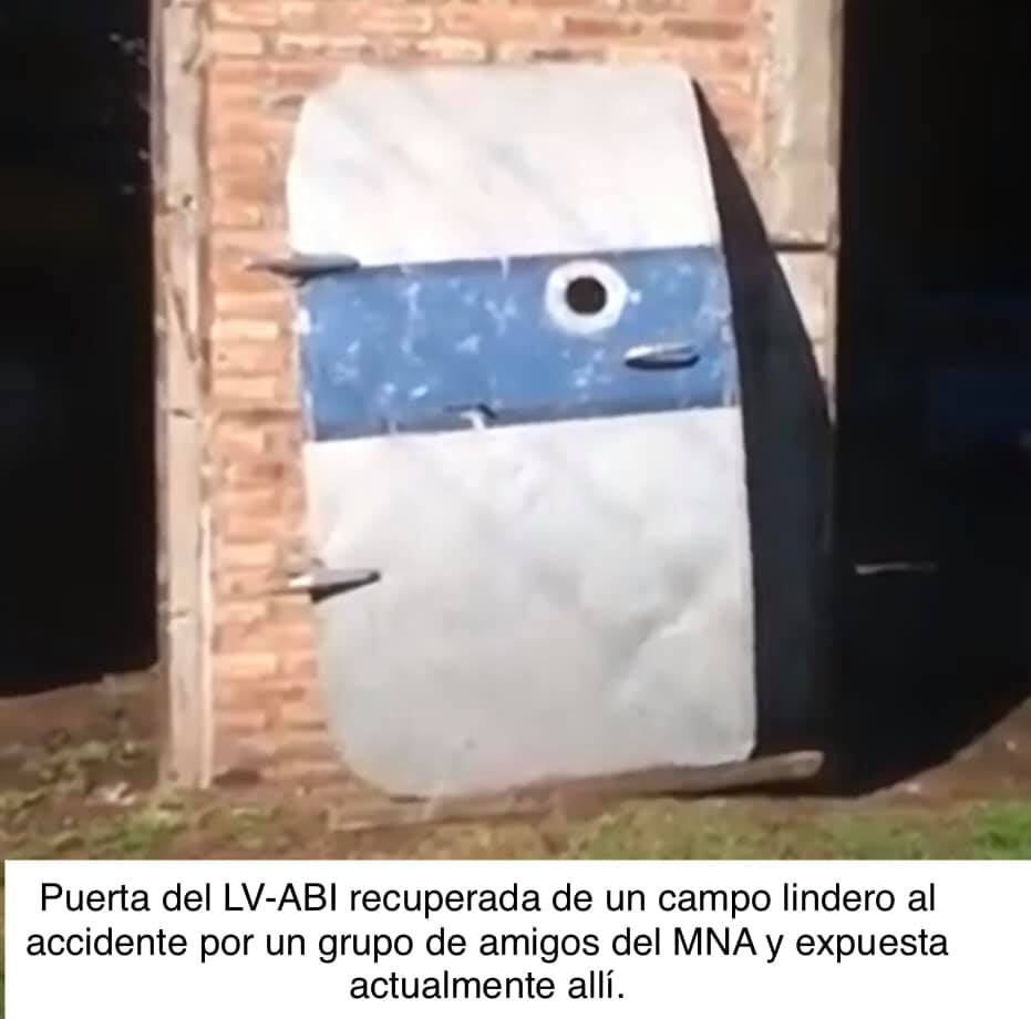 Puerta del LV-ABI recuperada tras el accidente