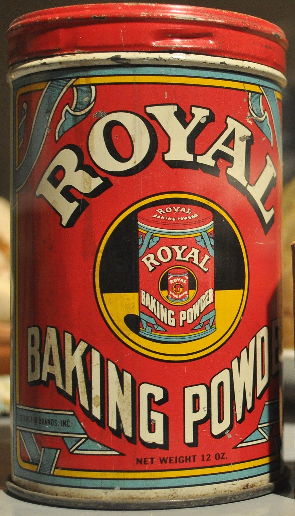 Lata de Royal Baking Powder con la lata más chica dentro de un medallón amarillo. Otro ejemplo clásico del efecto Droste, más conocido en Argentina