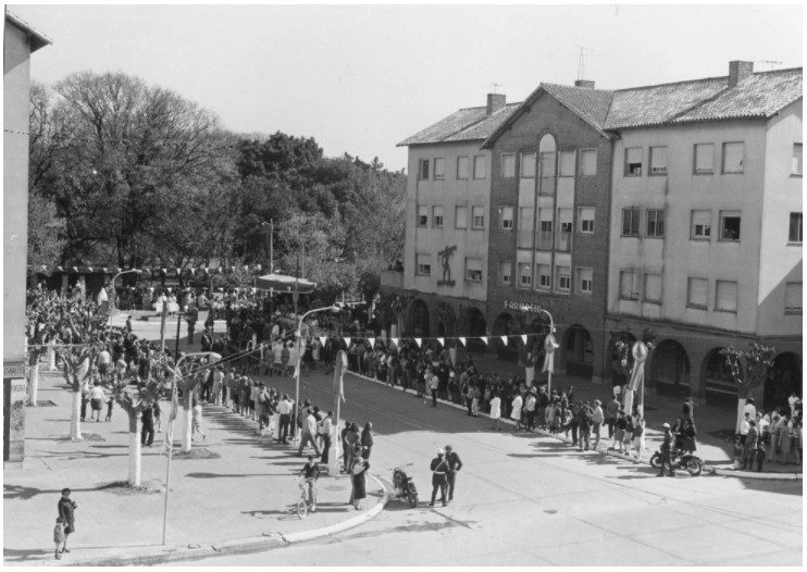 Inauguración del busto en Plaza Almirante Plate, 19 de septiembre de 1970. Registro atribuido a Ángel Czesun.